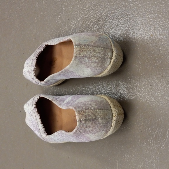 Gentle Souls by Kenneth Cole Cream& Lavender with Silver Shimmer Open Toe Wedges - Picture 5 of 13